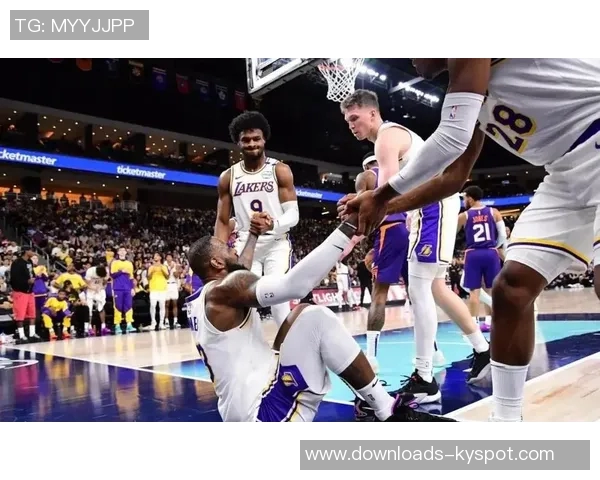 詹姆斯赛后分享与儿子布朗尼同场竞技的珍贵瞬间引发热议